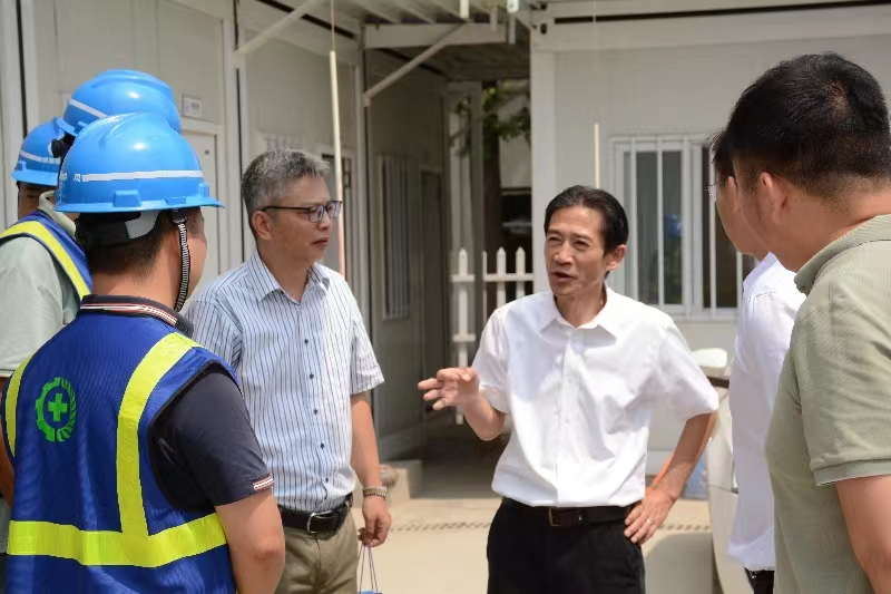 吴忠向项目建设者送上清凉礼包